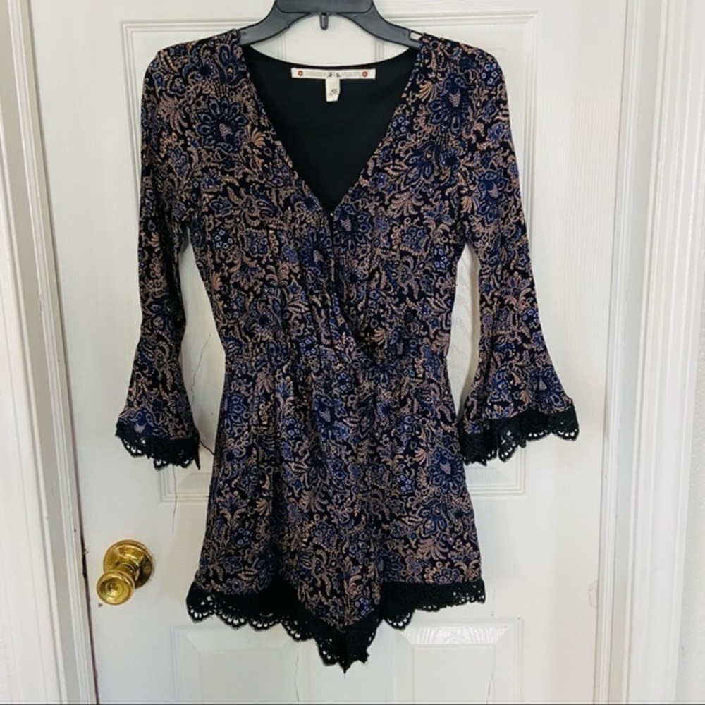 CHELSEA & VIOLET black & blue dark floral lace v neck floral sleeve romper SZ XS